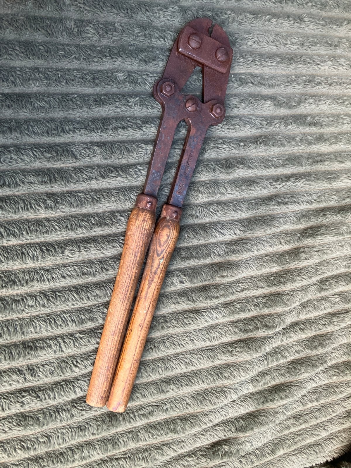 Antieke boutenschaar met houten handvatten - 1930, Antiek en Kunst, Antiek | Gereedschap en Instrumenten, Verzenden