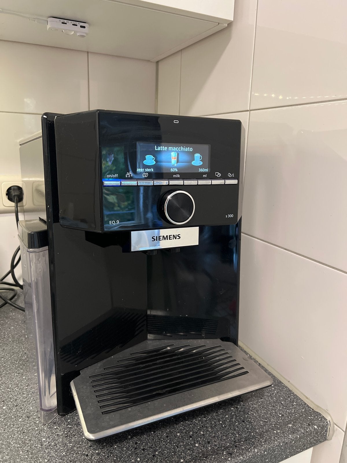 Siemens EQ.9 S300 Volautomatische Espressomachine, Ophalen, Afneembaar waterreservoir, Espresso apparaat, Koffiebonen