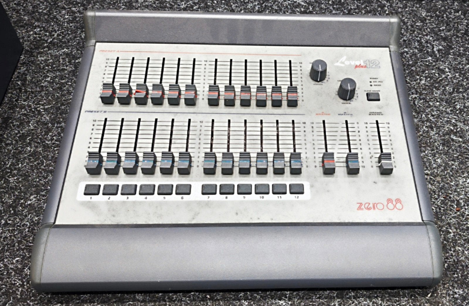 Zero88 Level 12 Plus lichttafel incl. voeding, Ophalen, Gebruikt, Zero88, Sales@zero88.com