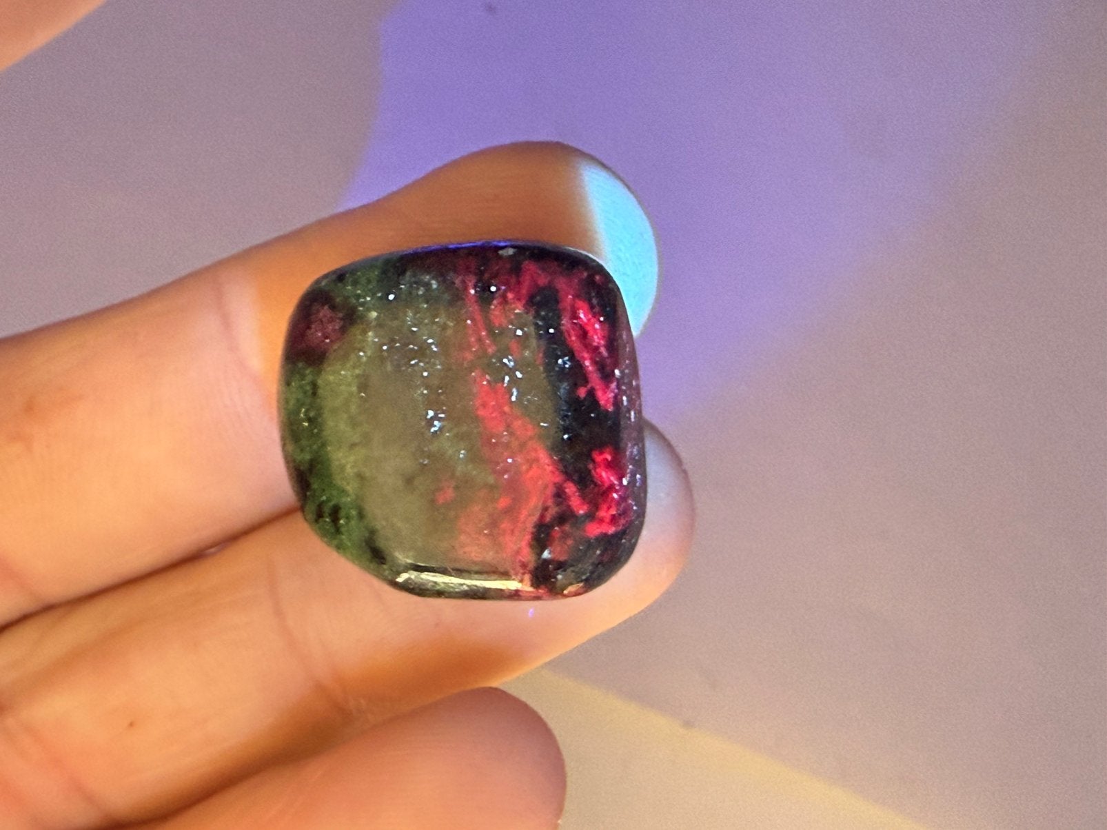 Robijn in Zoisiet Tanganyika artstone mineralen UV Actief, Verzamelen, Ophalen of Verzenden, Mineraal