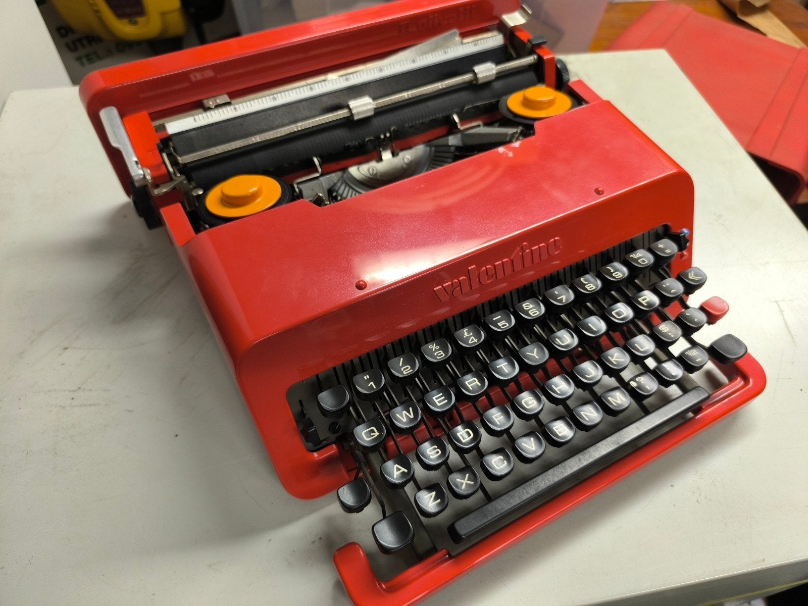 Olivetti Valentine 1969, Diversen, Typemachines, Ophalen