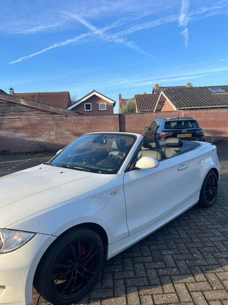 BMW 1-Serie 2.0 118I Cabrio 2008 wit, Ophalen