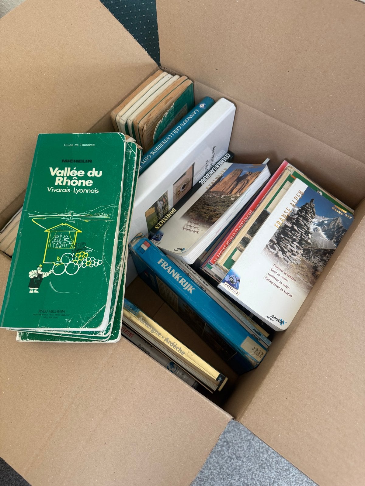 Doos vol toeristische boeken en kaarten van Frankrijk, Michelin, Europa, Reisgids of -boek, Ophalen