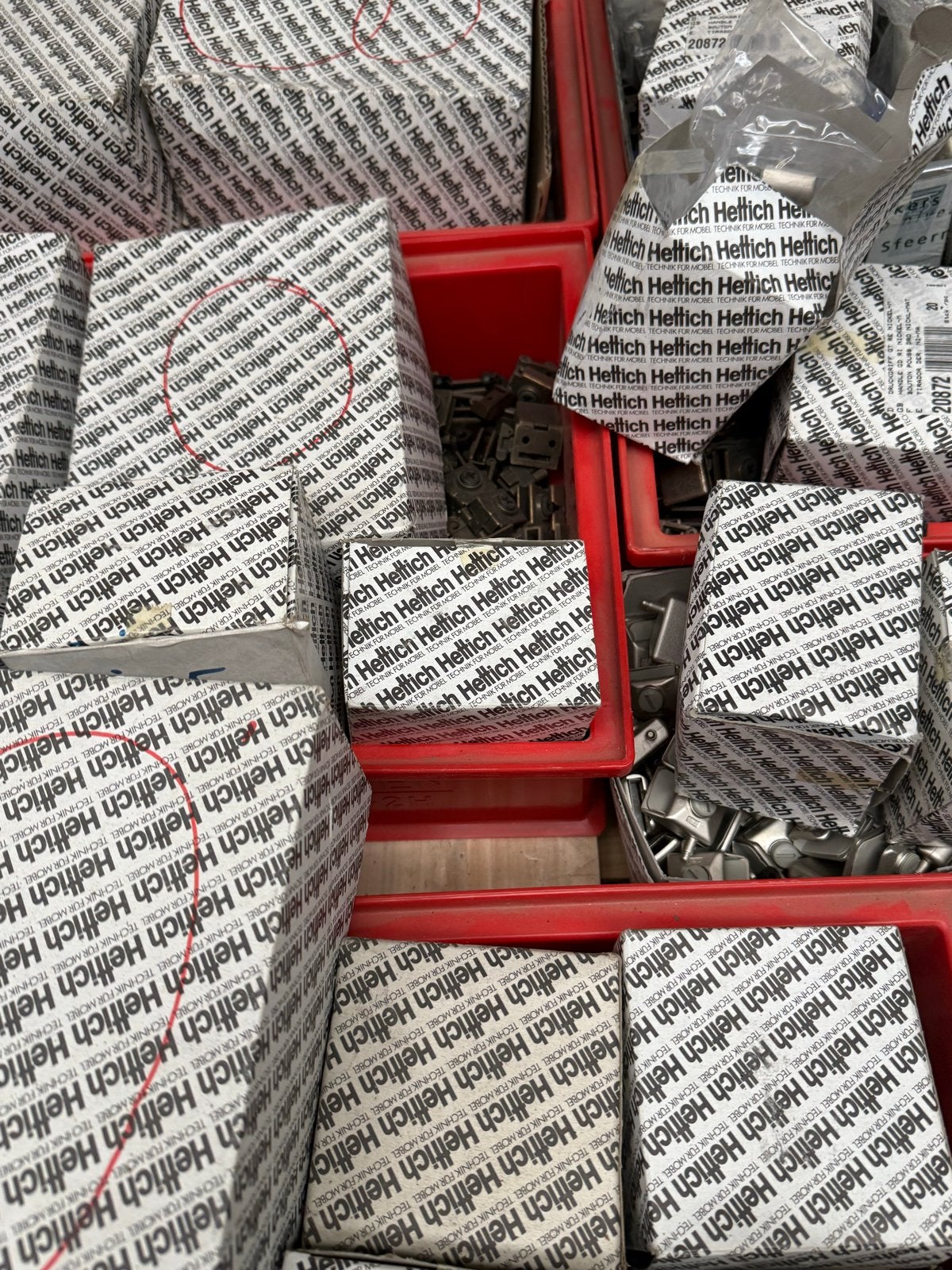 Diverse Hettich meubelbeslag en scharnieren, Ophalen, Nieuw, Minder dan 50 mm, Overige typen