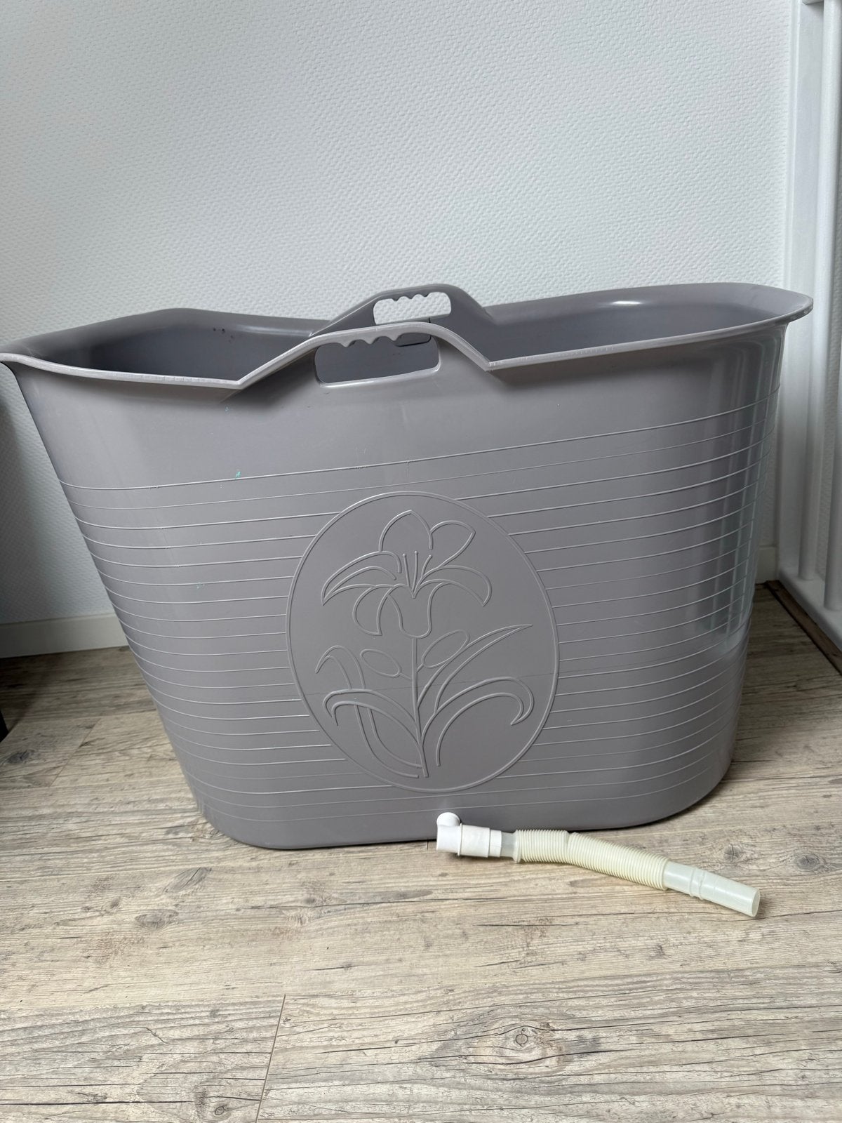 EKEO Zitbad 200L Grijs met Nekkussen - Ideaal voor Relaxen, Ophalen, Zo goed als nieuw, Met bad
