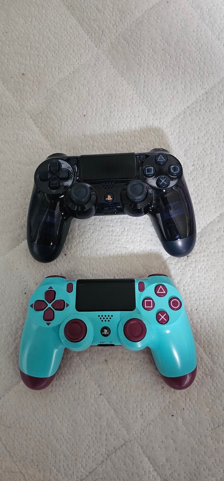 Blauw/Paarse PS4 controller en unieke 500 Million Controller, Gebruikt, Overige genres, 1 speler, Ophalen of Verzenden