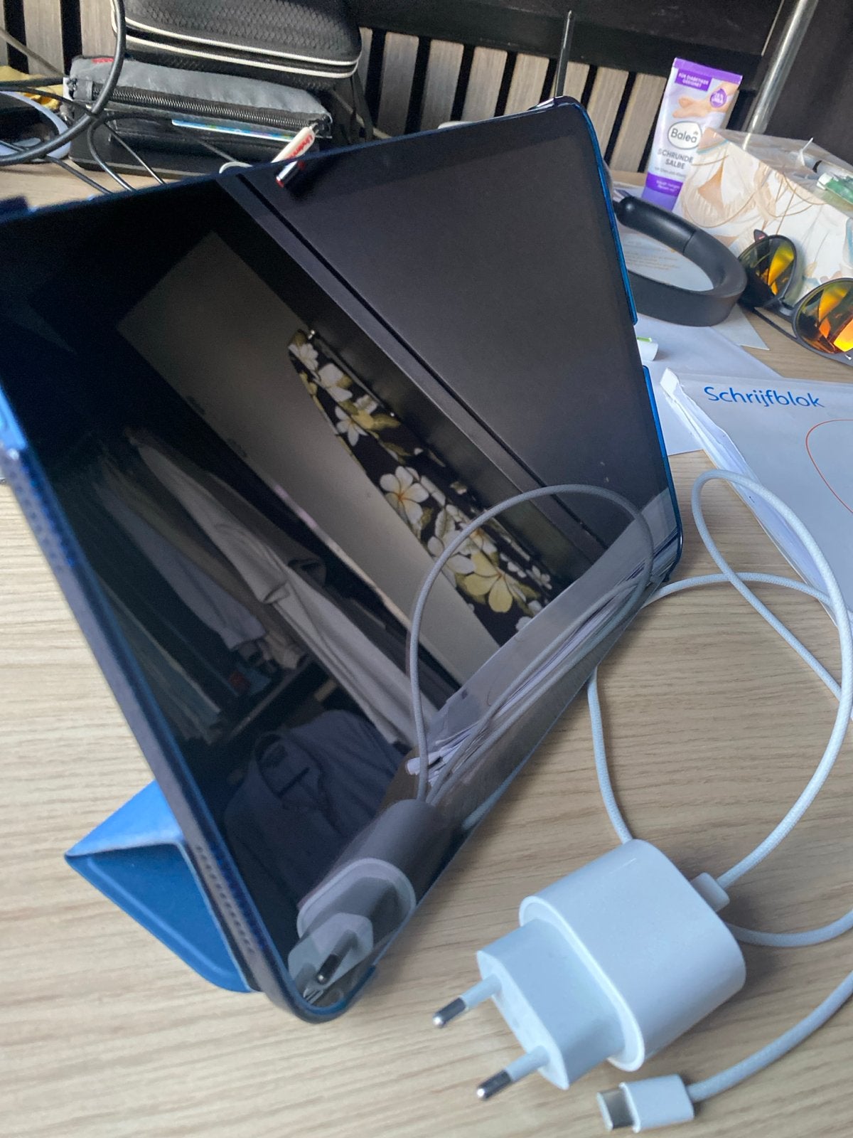 Defecte iPad (10e generatie) 64GB Wi-Fi met hoes, Computers en Software, Apple iPads, 10 inch, Ophalen of Verzenden, Niet werkend