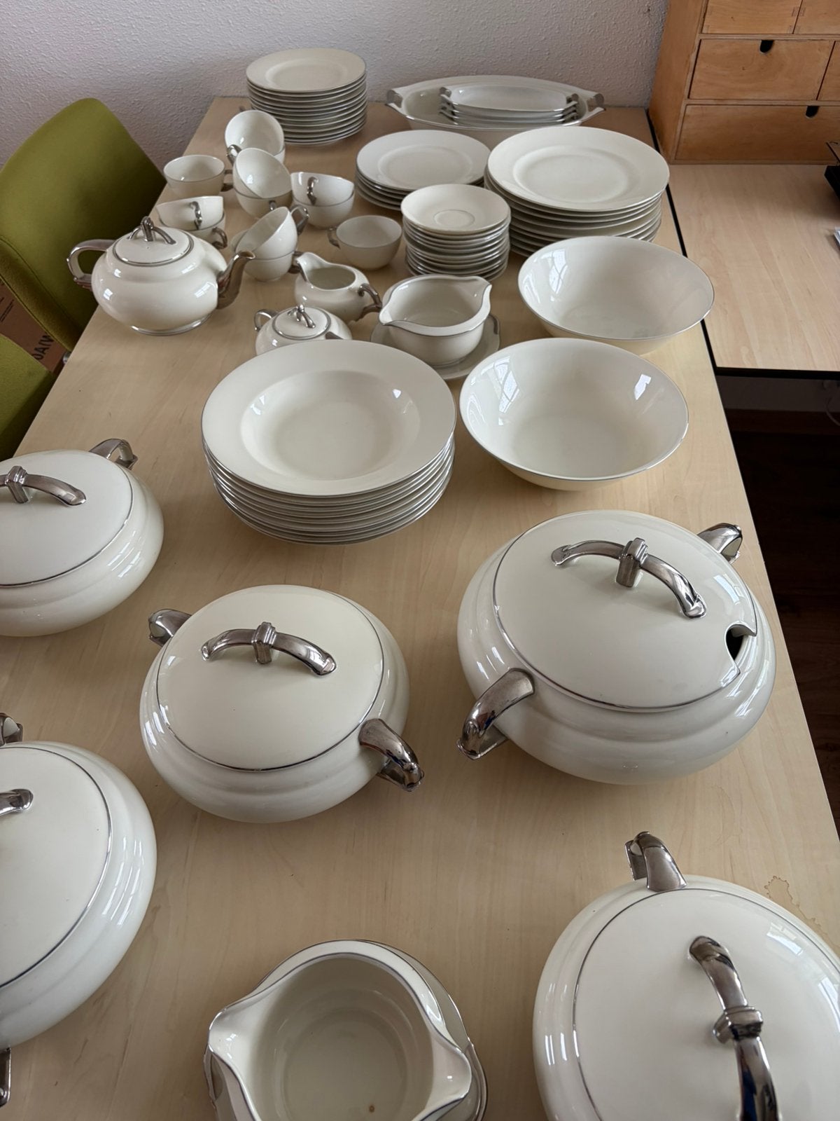 Porseleinen servies Victoria  ongeveer 100 jaar oud, Ophalen
