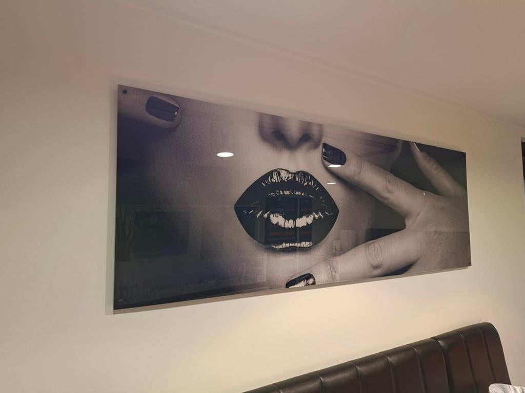 Glaschilderij: Lippen en Nagels, Ophalen
