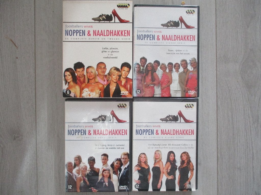 Noppen en naaldhakken 4 dvd boxen seizoen 1 tot en met 5, Cd's en Dvd's, Dvd's | Tv en Series, Vanaf 12 jaar, Ophalen of Verzenden