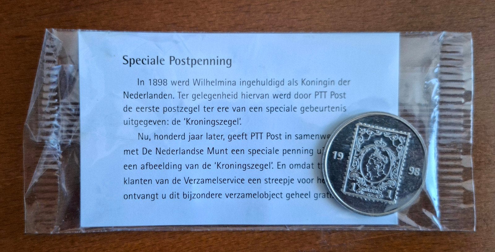 Speciale Postpenning Kroningszegel Wilhelmina 1898-1998, Ophalen of Verzenden, Overige materialen, Nederland