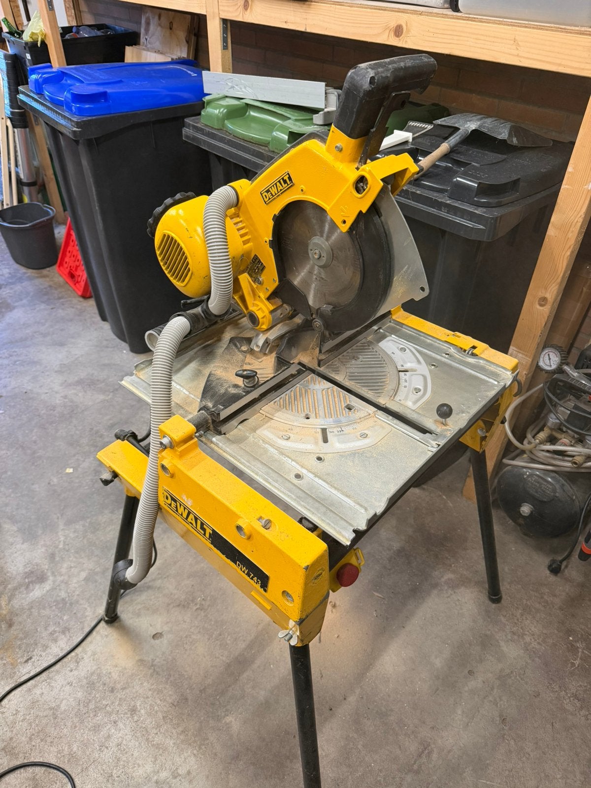 DeWalt DW743 – zaagtafel, Doe-het-zelf en Verbouw, Ophalen, Gebruikt, Afkortzaag, 30 tot 70 mm