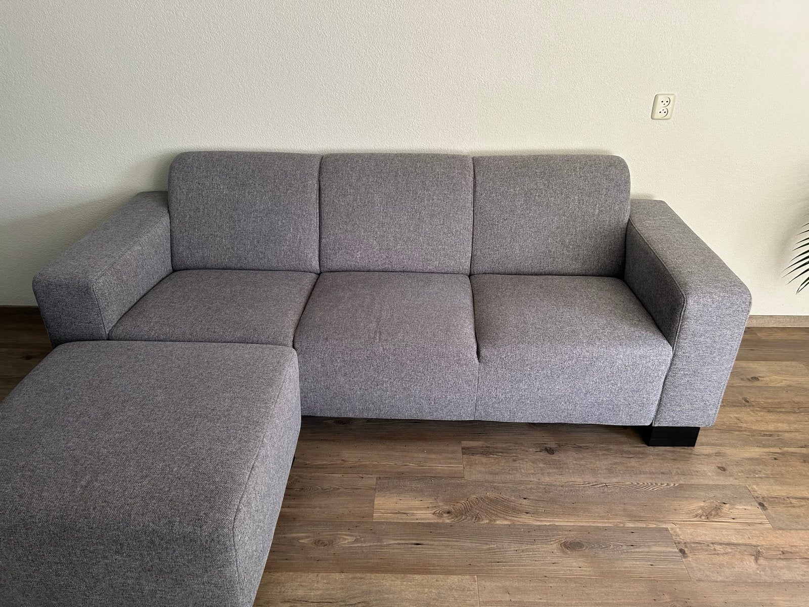 Grijze driezitsbank (220x85cm) met poef - Pronto Wonen, Ophalen, 125 cm of meer, 75 tot 100 cm, Zo goed als nieuw