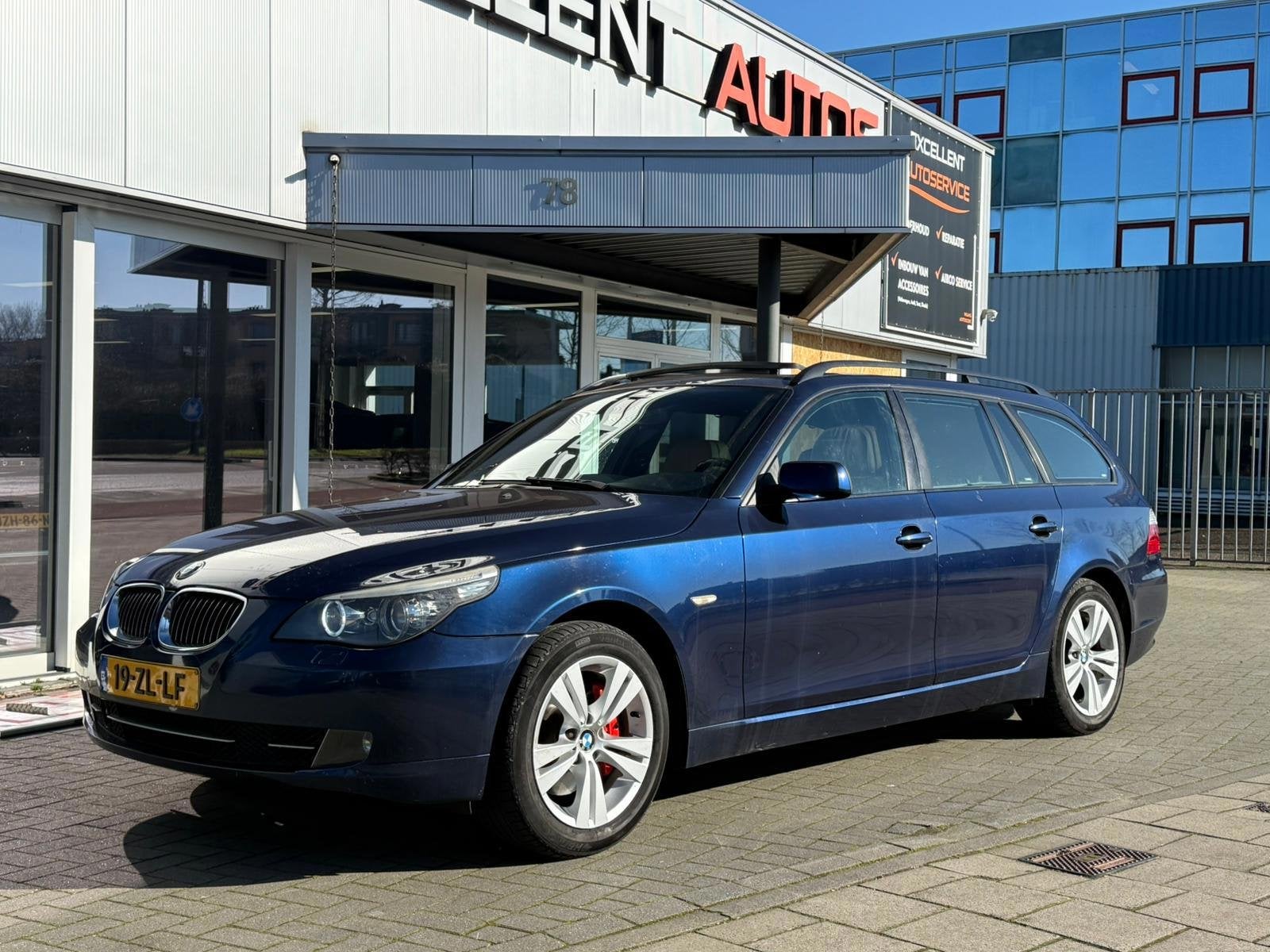 BMW 5-serie Touring 525xd Business Line | Leder | Panoramada, Automaat, Gebruikt, 2993 cc, 2000 kg