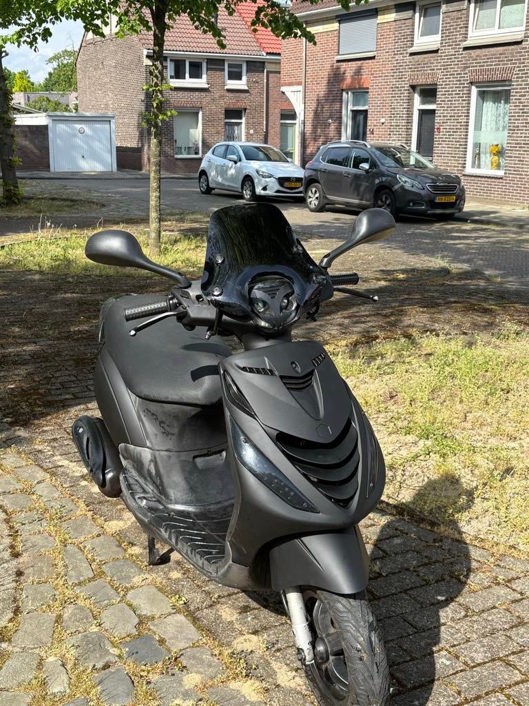 Piaggio Zip 4T 50cc - Nieuwe kappen, rijdt 80 km/u!, Fietsen en Brommers, Scooters | Piaggio, Gebruikt, Zip, Maximaal 45 km/u