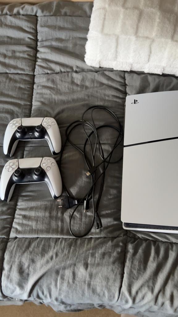 Sony PlayStation 5 Disc Edition met 2 controllers, Spelcomputers en Games, Spelcomputers | Sony PlayStation 5, Ophalen of Verzenden