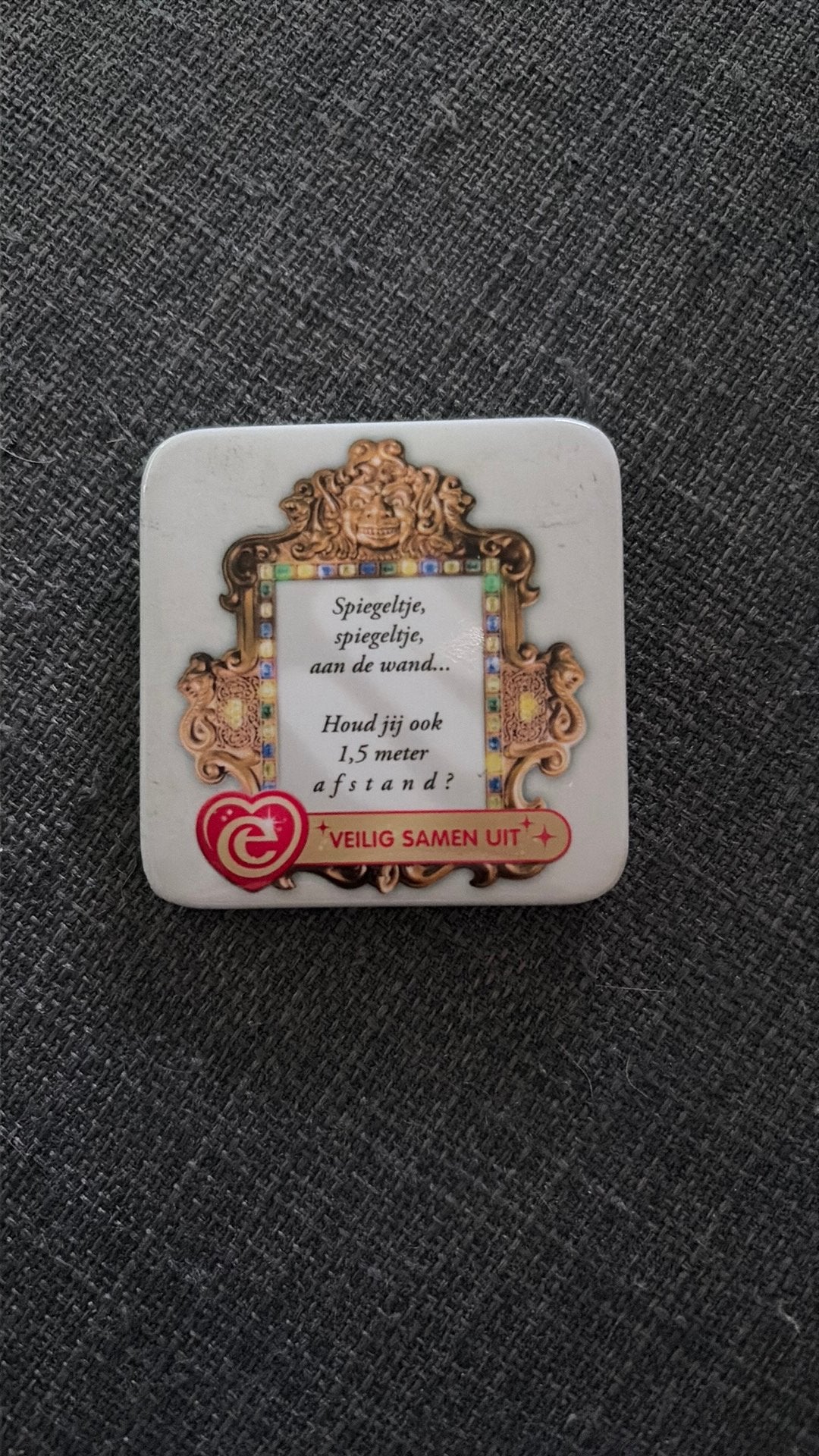 Efteling personeelsbutton spiegel corona, Ophalen of Verzenden