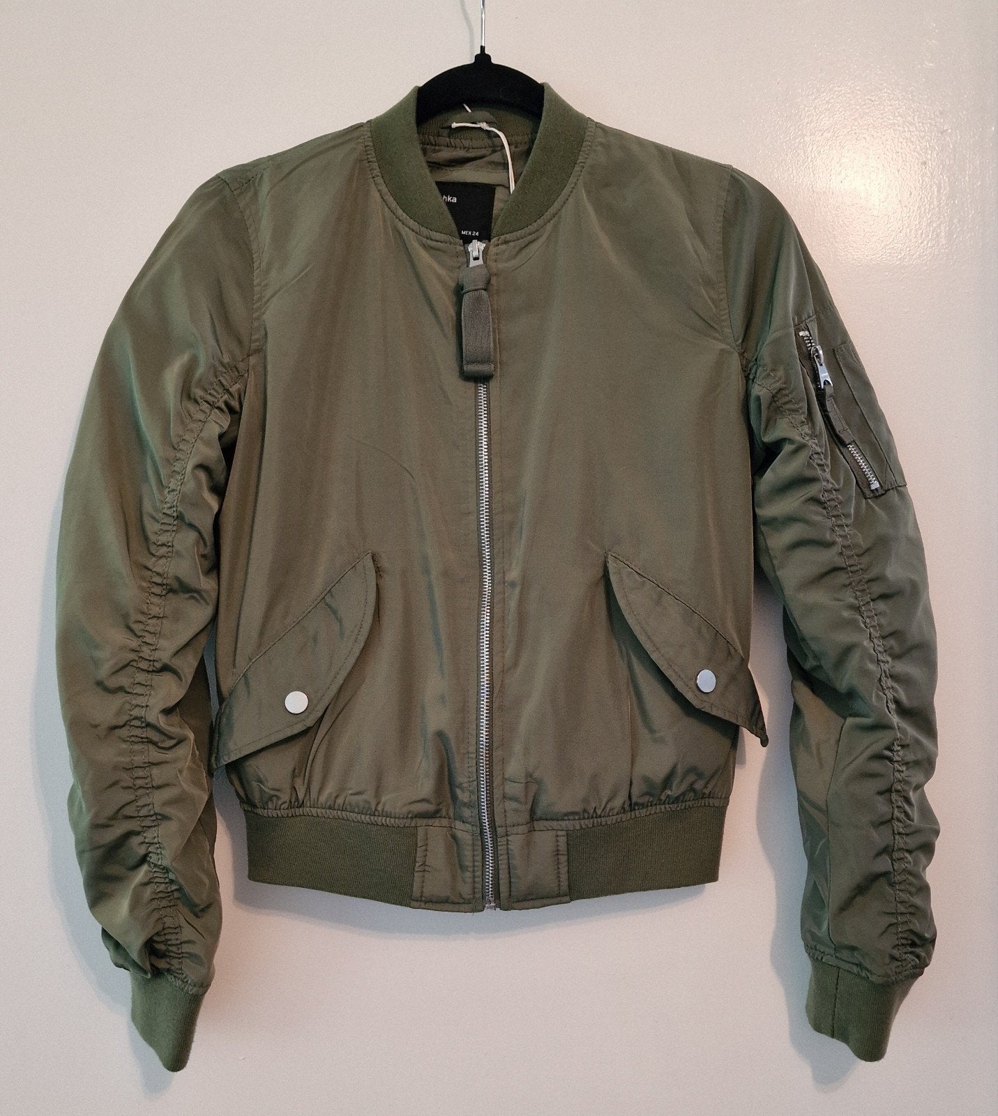 Nieuw! Bomber jacket Bershka in maat XS, Nieuw, Maat 34 (XS) of kleiner, Groen, Bershka