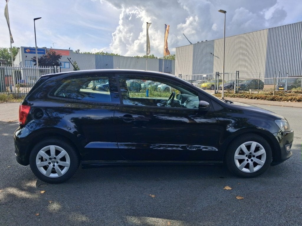 Foto 5 van Volkswagen Polo 1.2 TDI 75PK 5D Bluemotion 2010 Zwart
