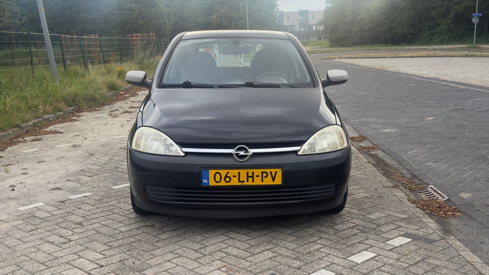 Opel Corsa 1.2 16V 5D 2003 Zwart, Auto's, Voorwielaandrijving, 450 kg, 31 €/maand, Zwart