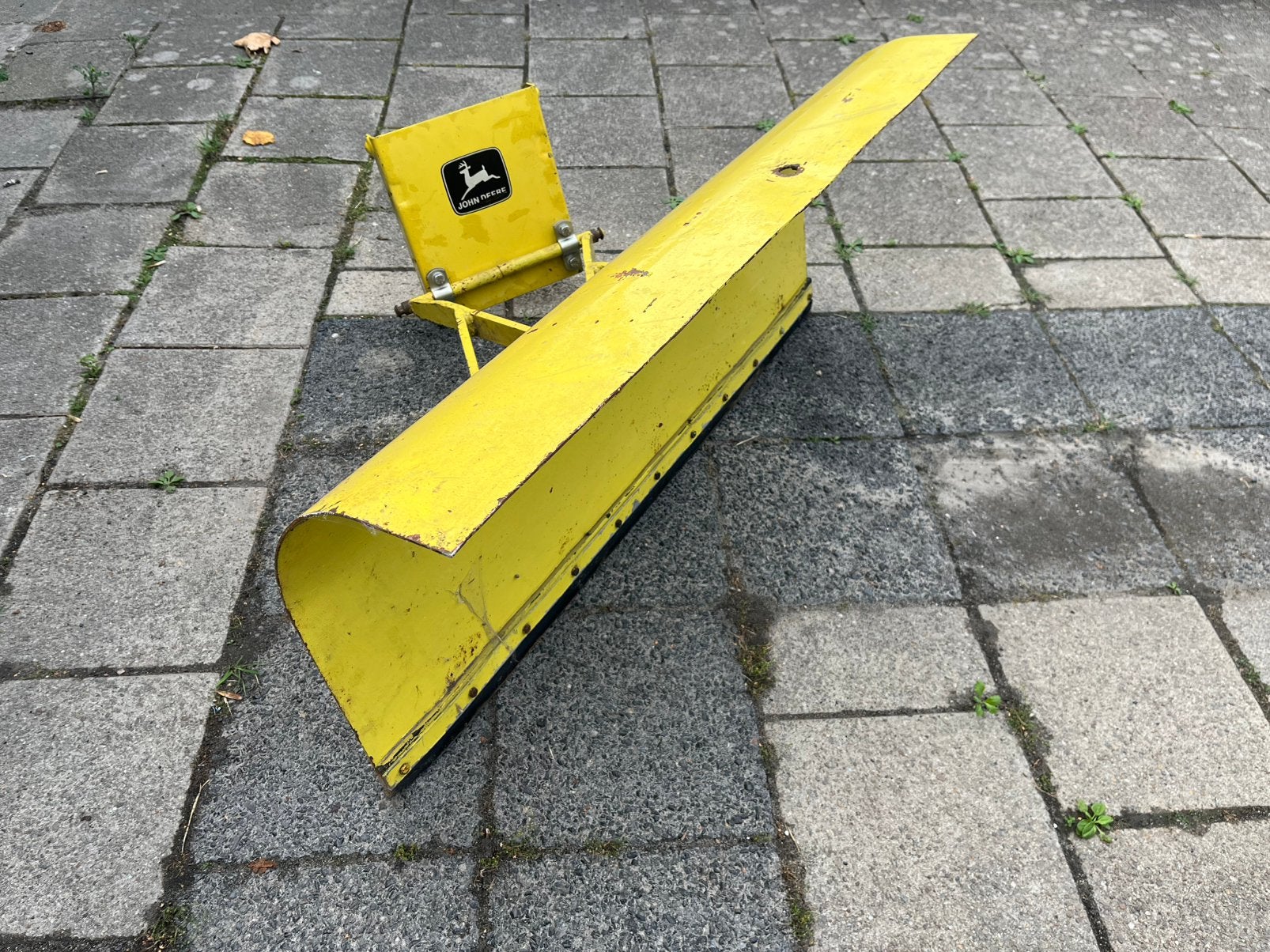 John Deere 110 roundfender sneeuwschuif met draft plate, Ophalen, Zo goed als nieuw, 50 cm of meer