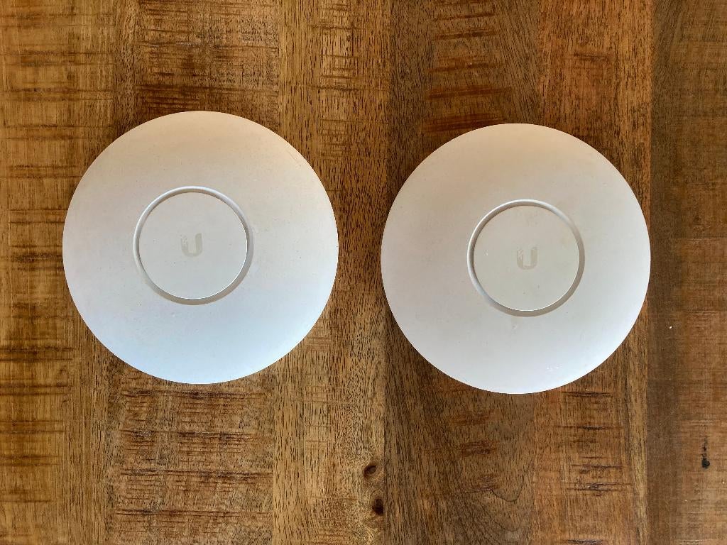 2x UniFi Ubiquiti AP AC Pro Accesspoint incl POE15W injector, Computers en Software, Accesspoints, Zo goed als nieuw, Ophalen of Verzenden