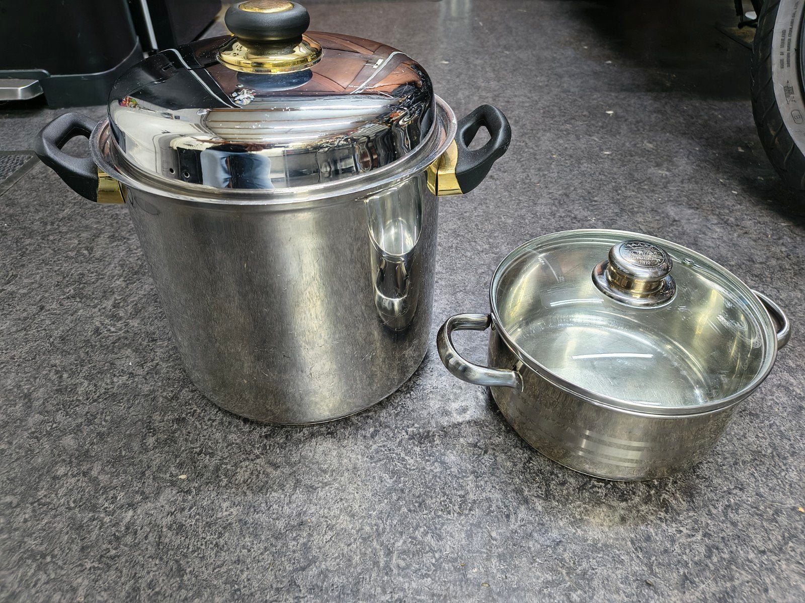 2 RVS pannen 24 cm alle warmtebronnen, Ophalen, Rvs, Pannenset