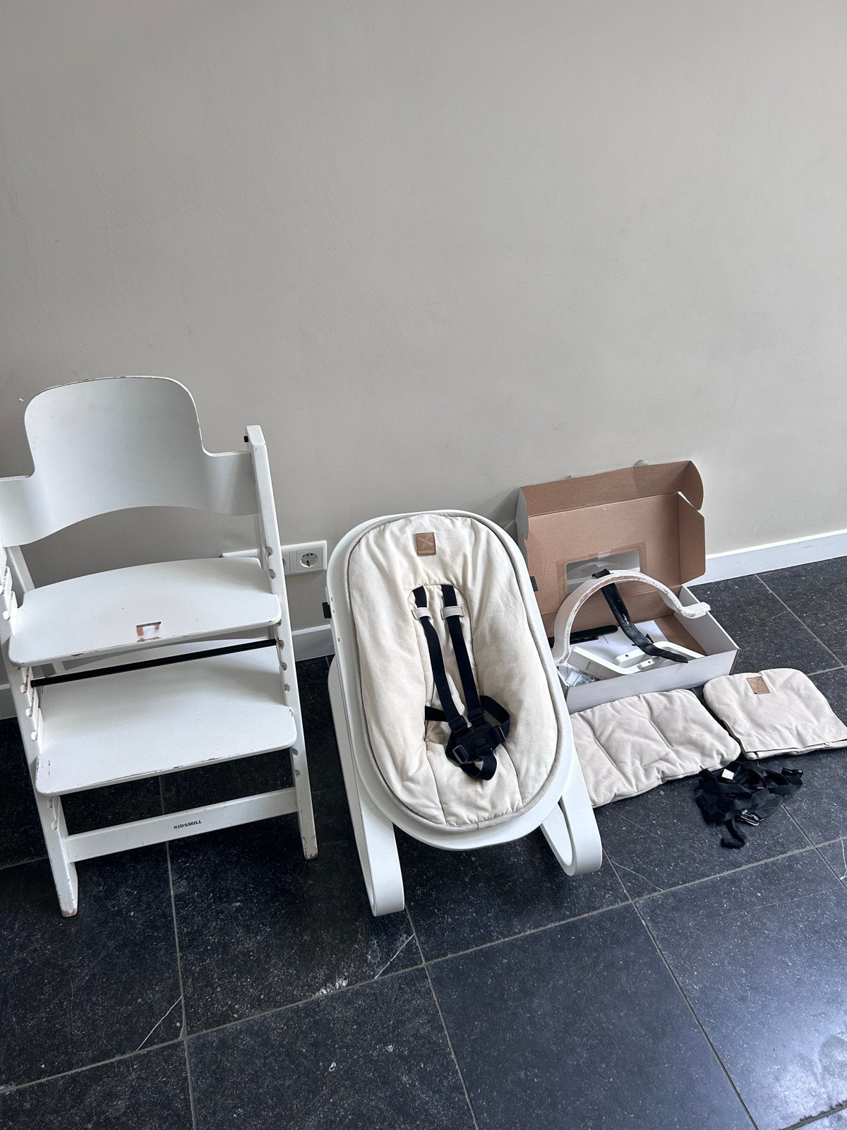 Kidssmill Kinderstoel: Kruk, Babyzitje & Schommelstoel, Kinderen en Baby's, Ophalen, Gebruikt, Meegroeistoel, Gordel(s)