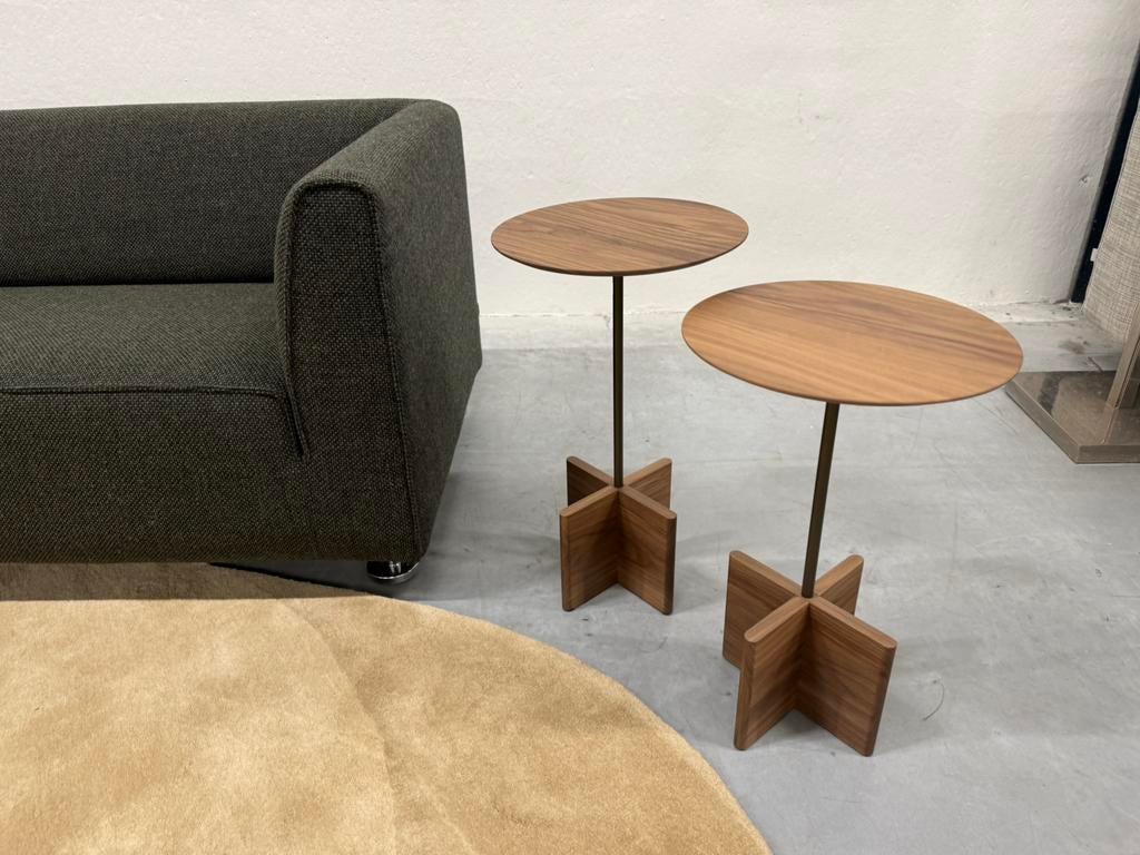 Nieuw Beek Cross Bijzettafels noten hout Design Tafel D35, 45 tot 60 cm, Minder dan 55 cm, Rond, Nieuw