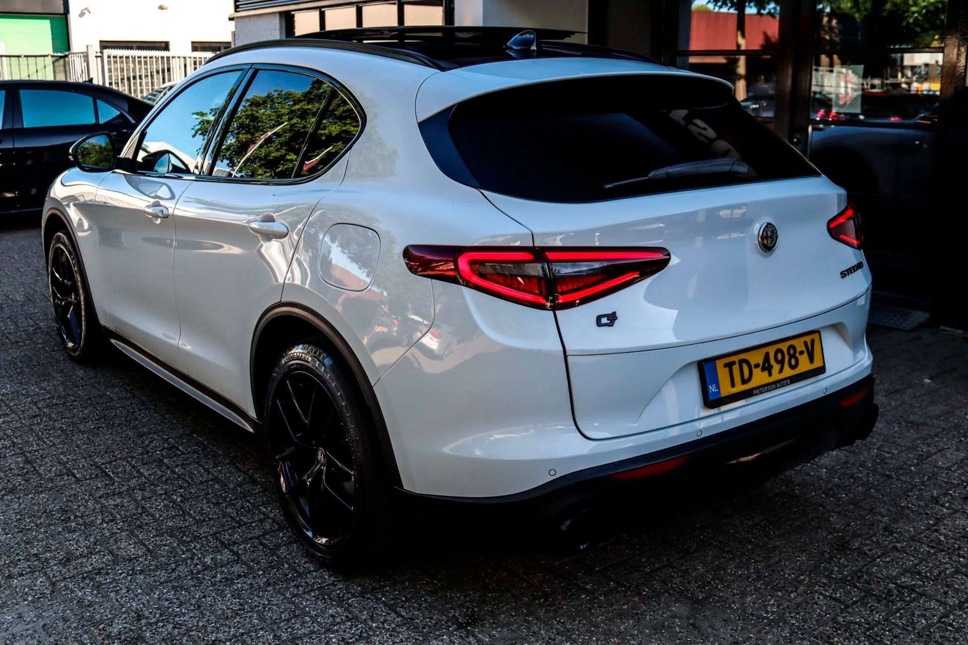 Alfa Romeo Stelvio 2.2d Q4 PANO MEMORY TREKH CAMERA KEYLESS, Auto's, Gebruikt, 4 cilinders, 1634 kg, Leder en Stof