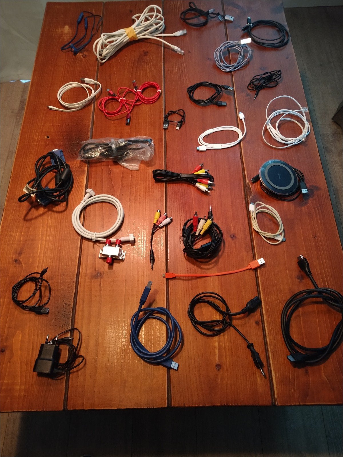 Diverse kabels en accessoires (o.a. HDMI, USB, Coax), Ophalen