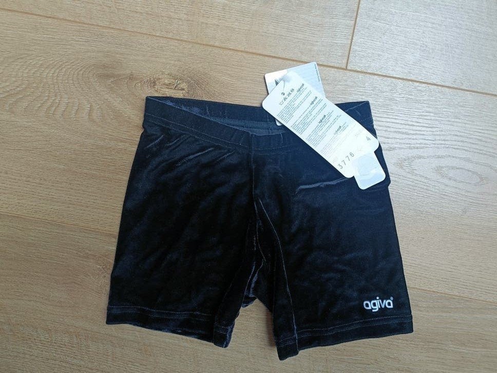 Nieuw Agiva turnbroekje zwart velours maat 4 en 6 (110), Sport en Fitness, Turnen, Nieuw, Ophalen of Verzenden, Kleiner dan kindermaat 122