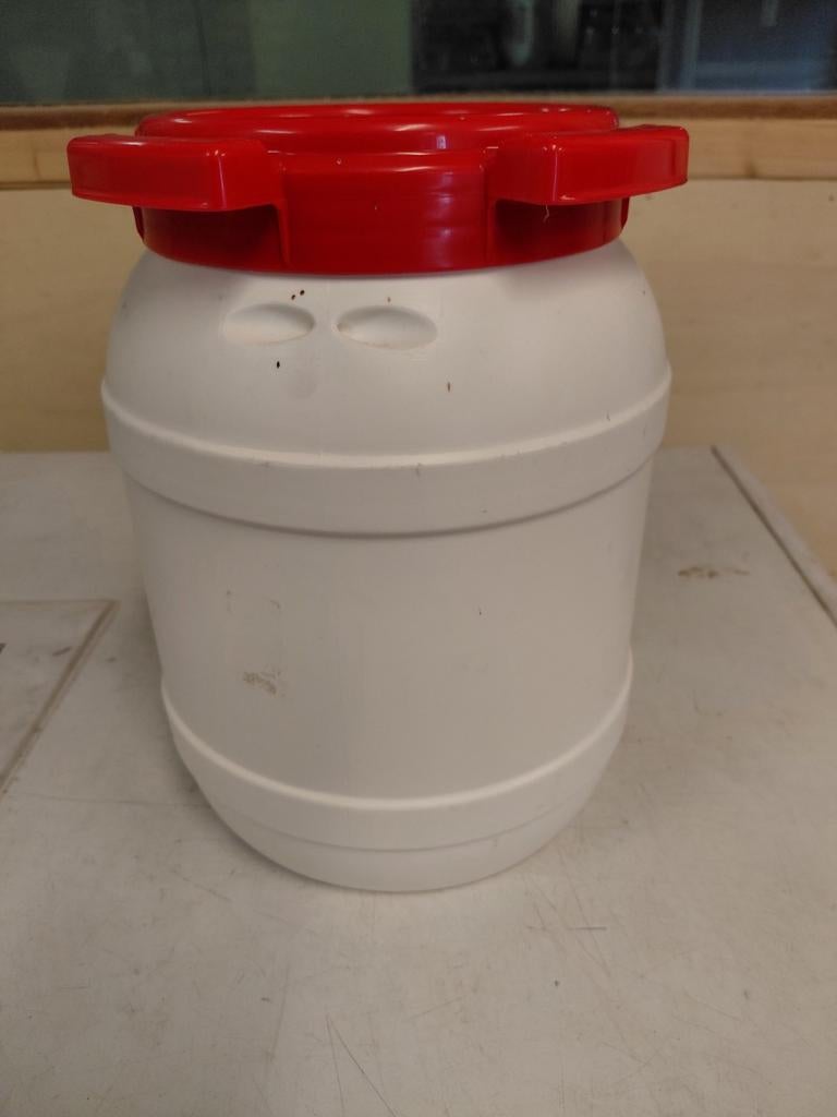 Jerrycan, trechter en opbergbus, Ophalen, Gebruikt