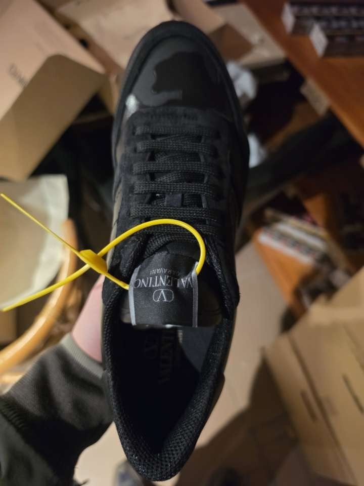 Valentino Garavani Sneakers Maat 41 - Nieuw en Ongebruikt, Valentino, Zwart, Nieuw, Ophalen of Verzenden