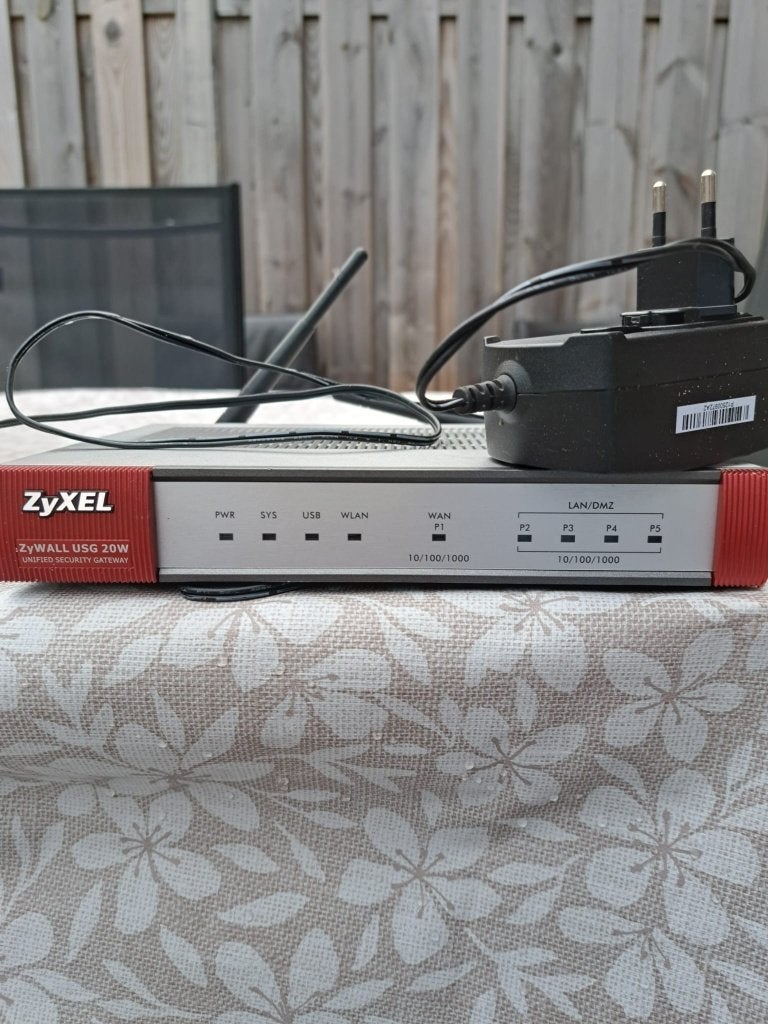 Router Zyxel USG20W, Computers en Software, Ophalen of Verzenden, Gebruikt, Router met modem, Zyxel