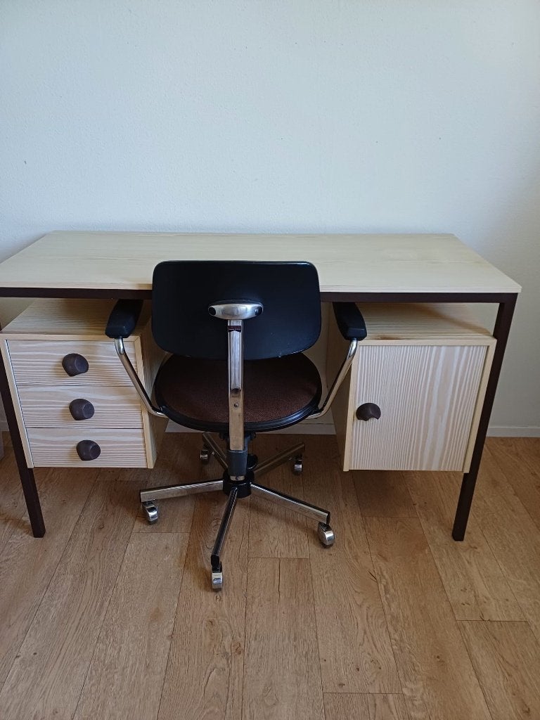 Bureau en stoel, Ophalen