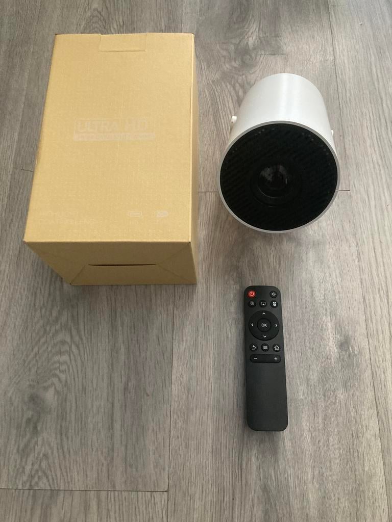 Led projector/beamer HY300, Audio, Tv en Foto, Beamers, Ophalen of Verzenden, Zo goed als nieuw