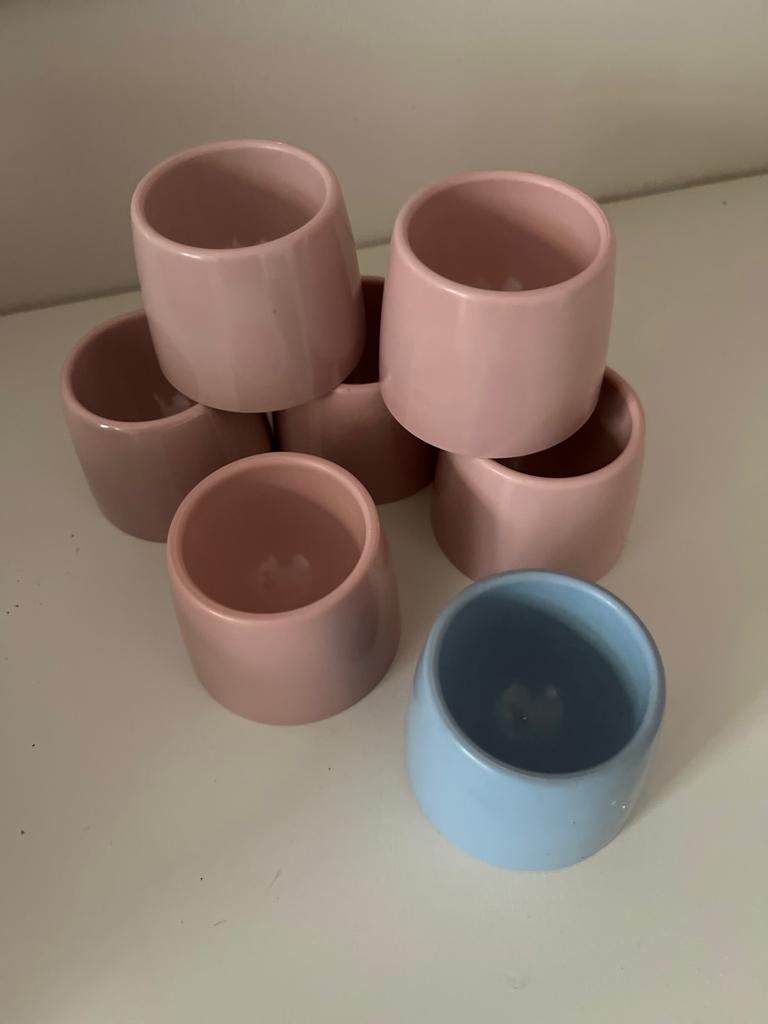 7 retro platic vintage servies eierdopjes Engels roze blauw, Antiek en Kunst, Ophalen of Verzenden