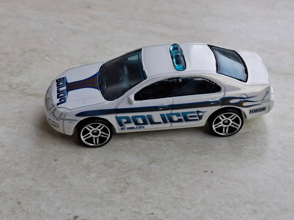 witte Ford Fusion van Hot Wheels 3 inch police, Ophalen of Verzenden, Nieuw, Auto