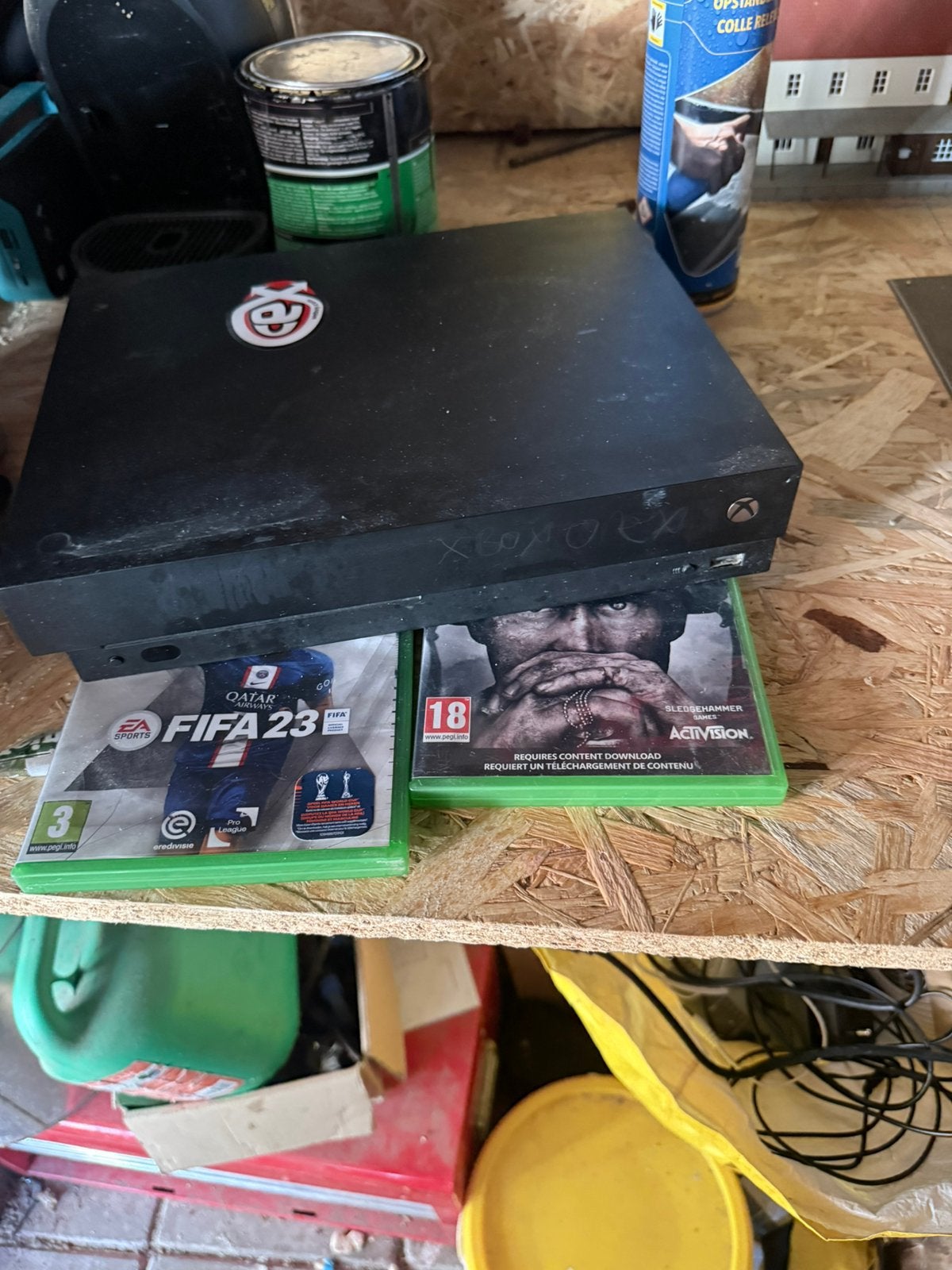 Xbox one x, Ophalen, Zo goed als nieuw, 500 GB, Met 2 controllers