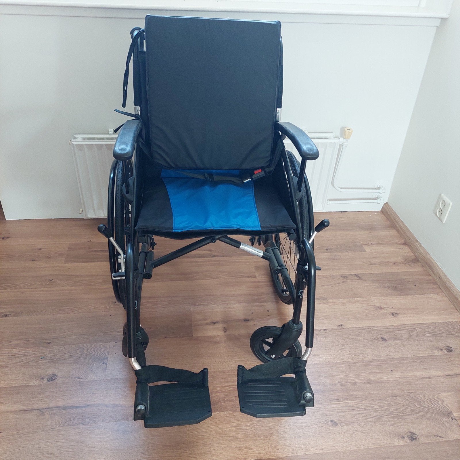 Rolstoel met grote wielen achter en kleine voor, Ophalen, Gebruikt