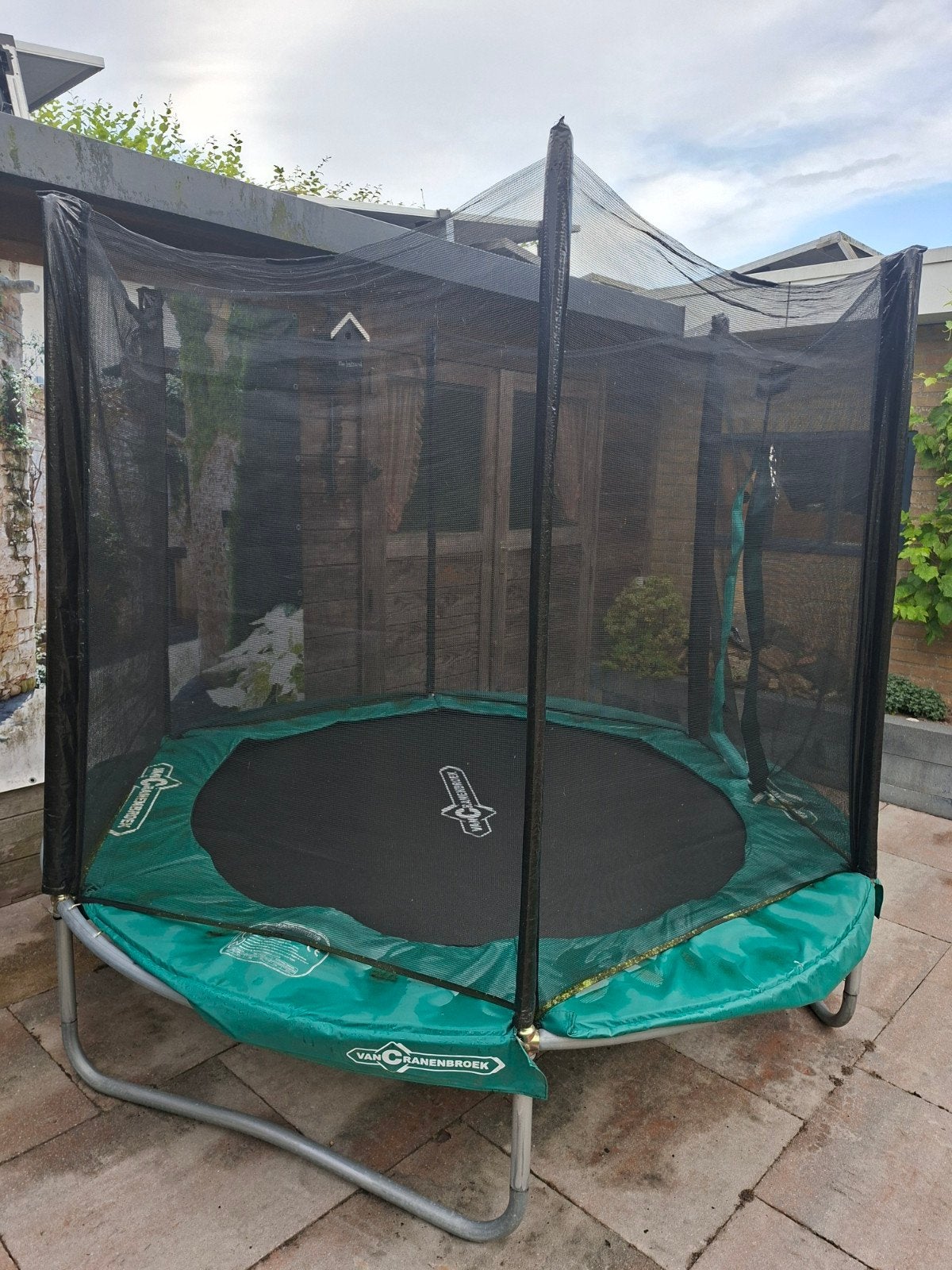 Trampoline 244cm. Staat er 2 jaar maar is weinig gebruikt., Ophalen, Zo goed als nieuw