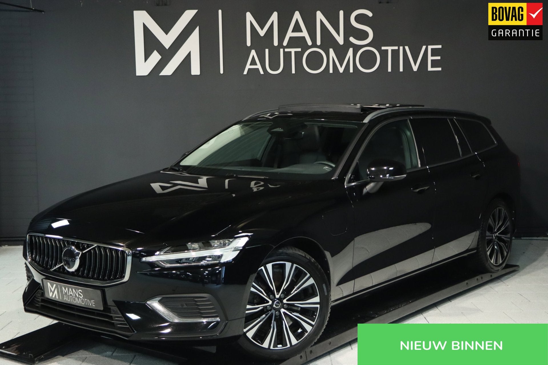 Volvo V60 2.0 T8 Plug-in hybrid AWD Plus / PANO / 2X MEMORY, Auto's, Automaat, Dealer onderhouden, Gebruikt, Zwart