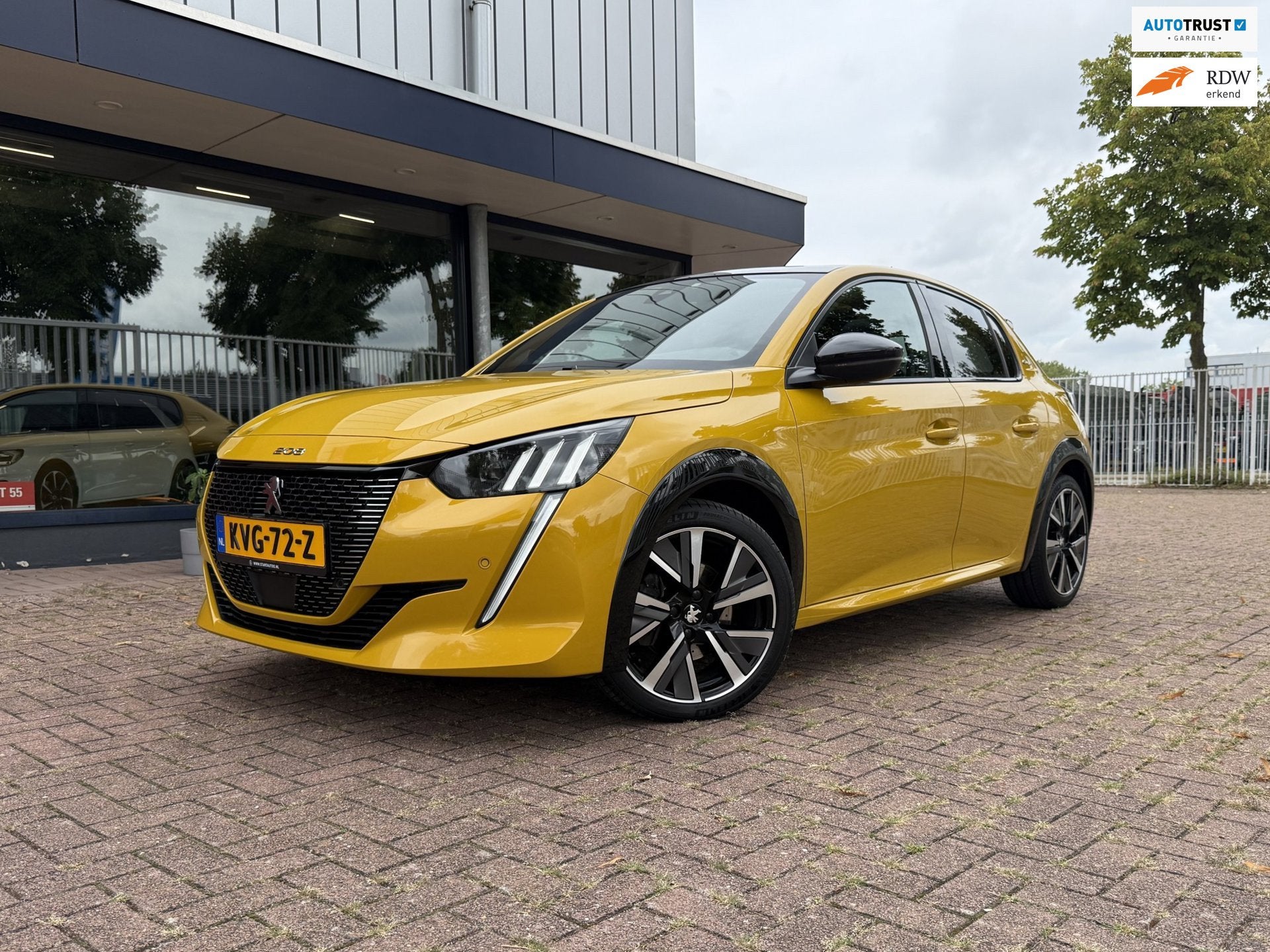 Peugeot 208 1.2 PureTech GT-Line | Automaat | Pano | Carplay, Dealer onderhouden, Gebruikt, 1199 cc, 1133 kg