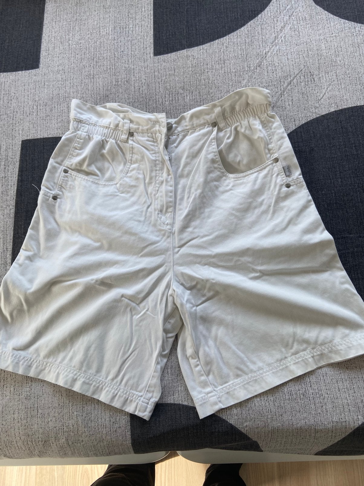 Witte korte broek /shortje maat 42, Kleding | Dames, Kort, Wit, Maat 42/44 (L), Ophalen of Verzenden