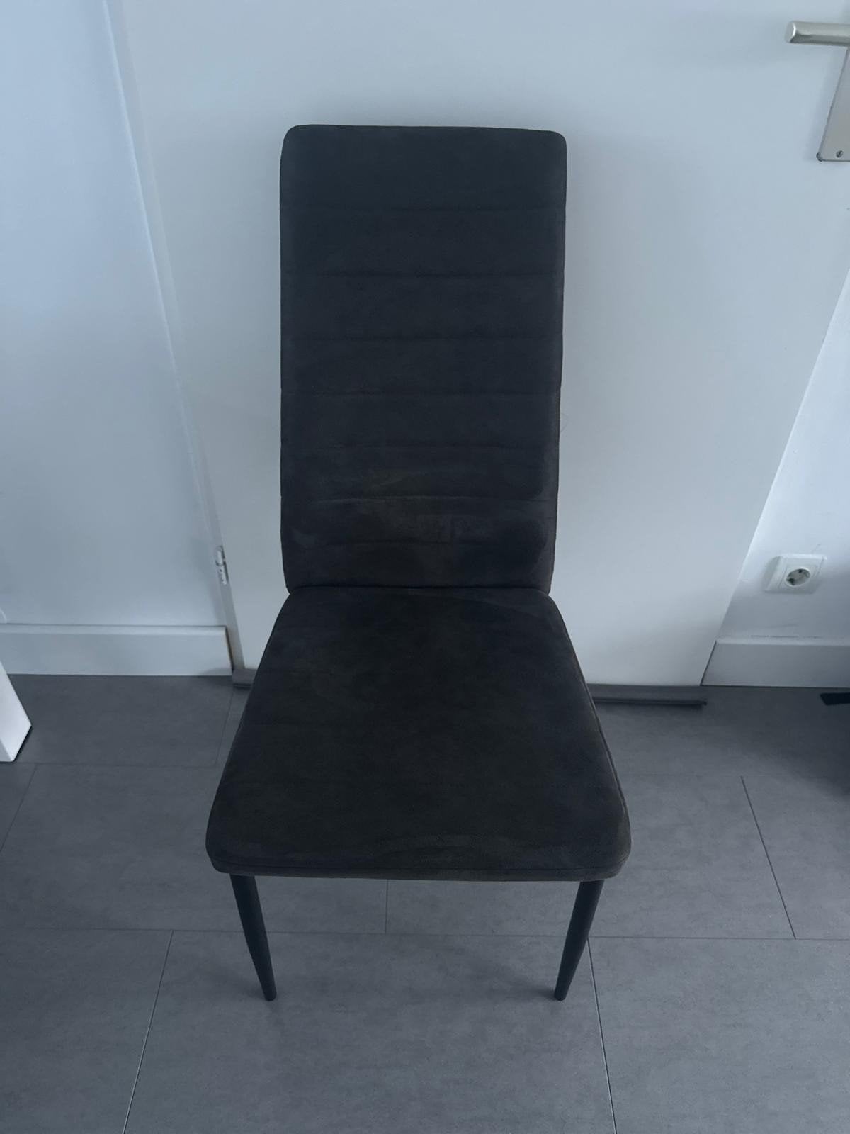 Stoelen en tafel, Huis en Inrichting, Stoelen, Ophalen of Verzenden, Gebruikt, Stof, Vier
