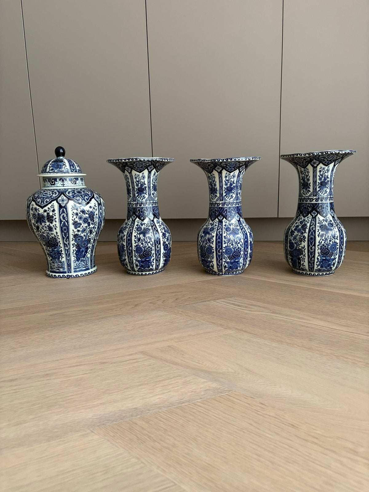 Set van 4 Delfts Blauwe Vazen en Pot van Boch, Antiek en Kunst, Ophalen
