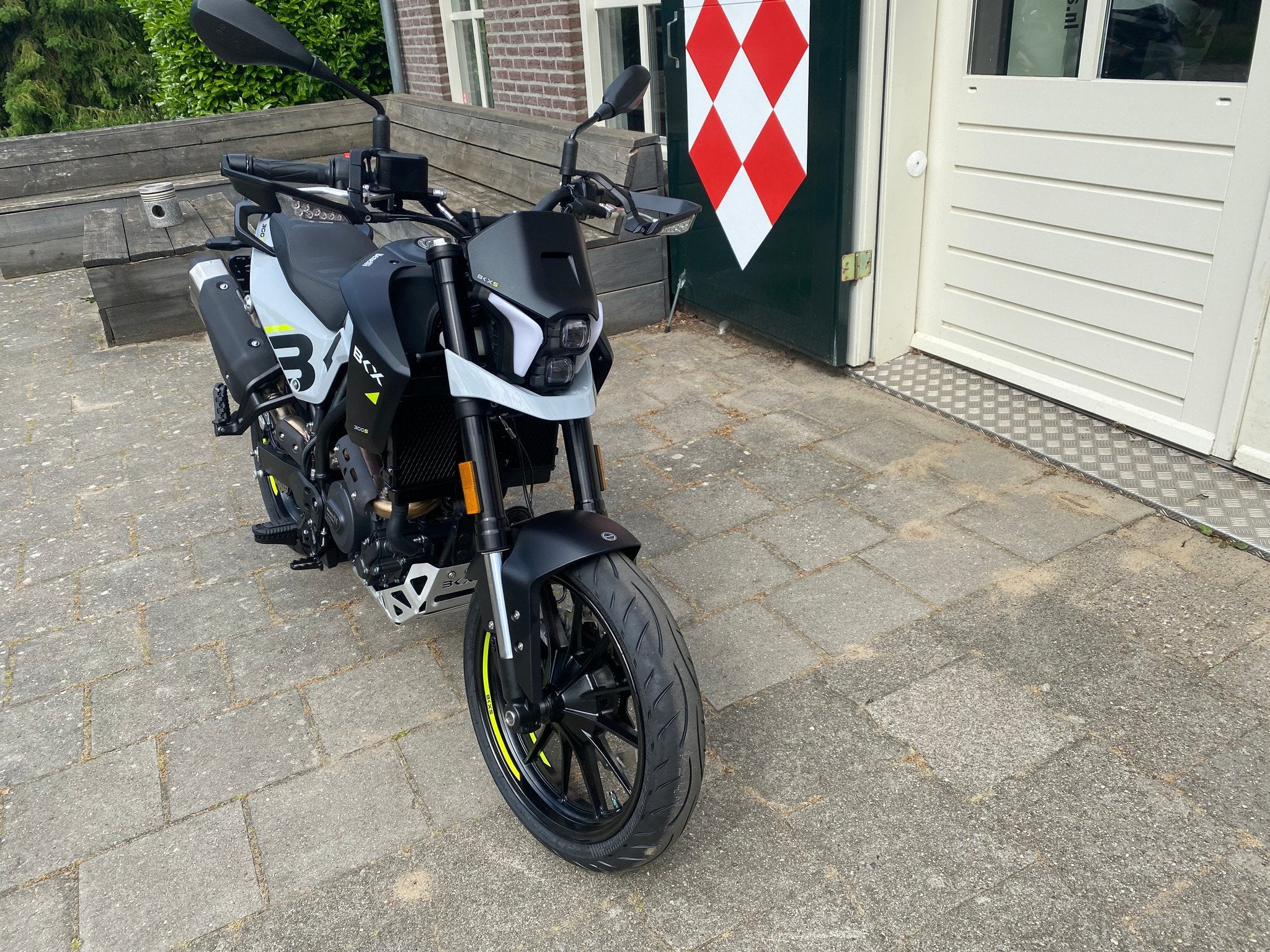 Benelli BKX 300 S ABS A2 (bj 2026), 300 cc, Strada Fornace Vecchia 30
61122  Pesaro, IT, Bedrijf, Support@benelli.com
