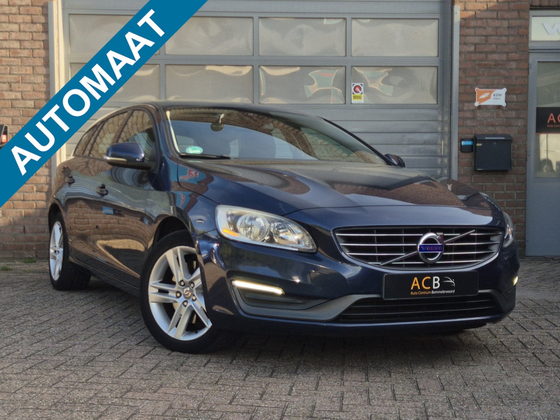 Volvo V60 2.0 T5 Summum / AUTOMAAT Trekhaak (bj 2014), Auto's, Stof, Gebruikt, 4 cilinders, 1969 cc