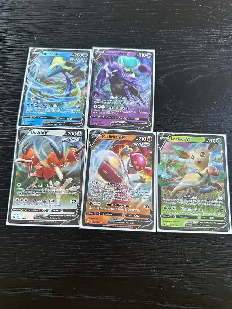 5 Pokémon V kaarten - Goede conditie, Ophalen of Verzenden, Zo goed als nieuw, Meerdere kaarten